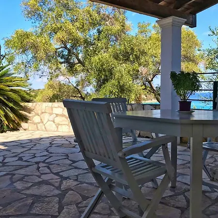 Studio Low Lina Lakka (Paxos)